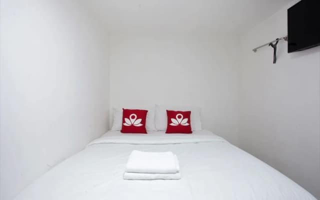Everest Hotel by OYO Rooms - photo 3