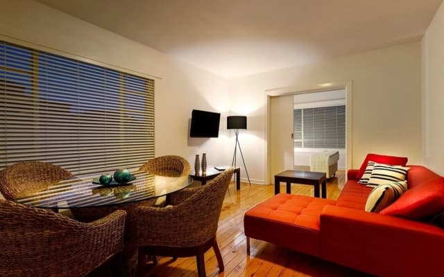 Crest on Barkly Serviced Apartments - photo 2