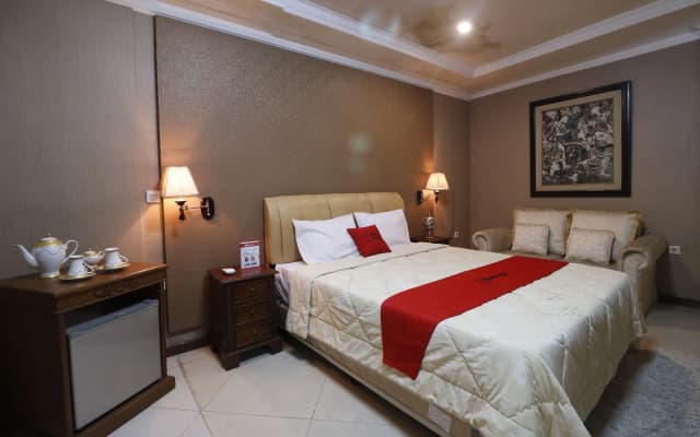 RedDoorz Plus @ Jalan Dharmawangsa - photo 4