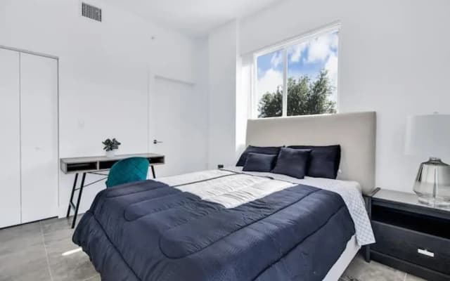 Impeccable 2 Bed Queen Suite Parking N Elevator - photo 3