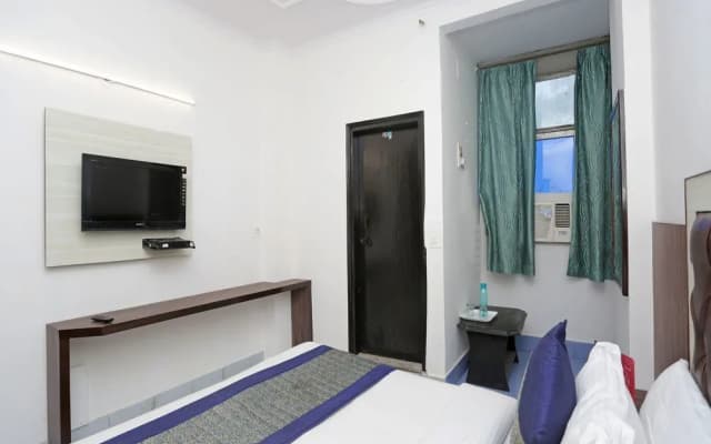 OYO 13277 Hotel Neelam Palace - photo 4
