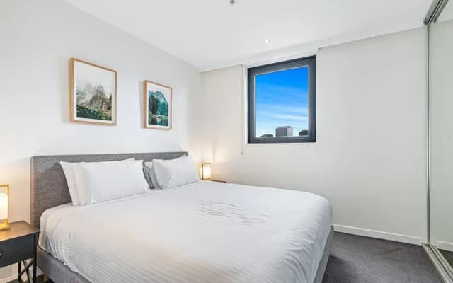 Pristine 2-bed Unit With Beautiful City Landscape - photo 4