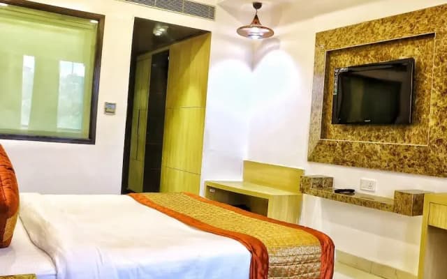 Sam Surya Hotel - photo 3