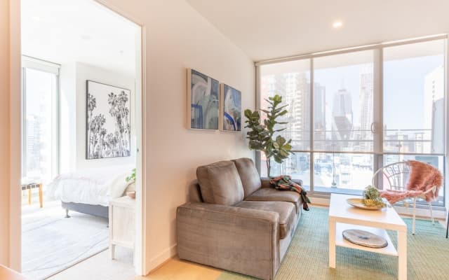 Stylish city views CBD 2 bed 2 bath - photo 4