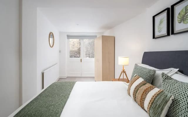 Russell Sq Suite 2 Bed Apartment - photo 5
