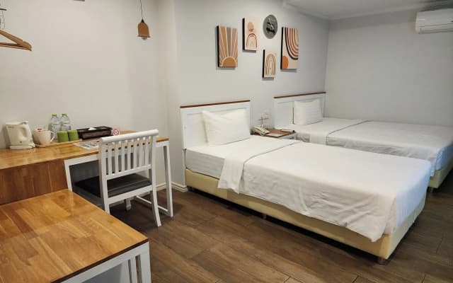 J Place Hotel - photo 3