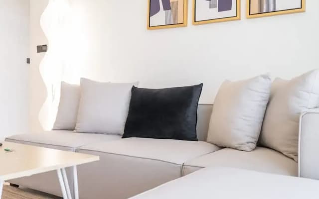 1 Bedroom in Marina Vista With Gorgeous Palm Views - photo 4