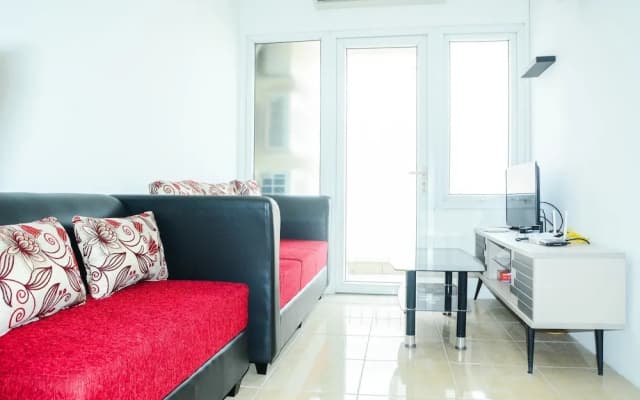 Strategic 2BR City View Grand Palace Kemayoran Apartment By Travelio - photo 4