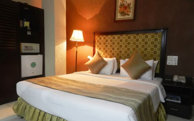 Pearl City Hotel - photo 4