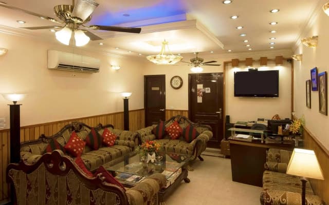 Wood Castle Hotel - photo 2