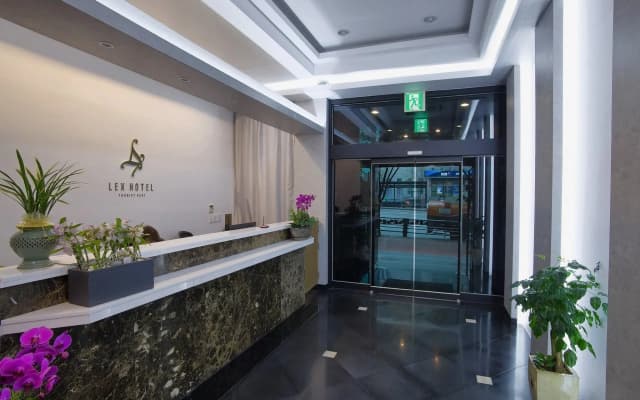 Lex Tourist Hotel - photo 2