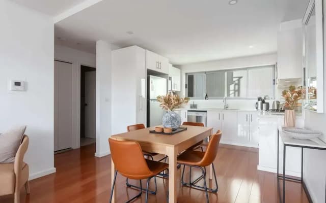 Bright 2-bed Apartment With Balcony & Garage - photo 5