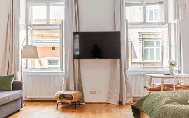 Smart 2BR Apt. Perfect for Longstays near Rennweg - photo 5