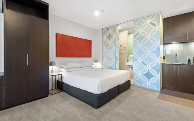 Charming 1-bed Central Studio Apartment - photo 2