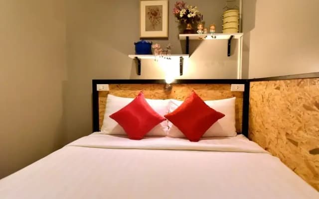 Ok Chic Phuket Hostel - photo 4