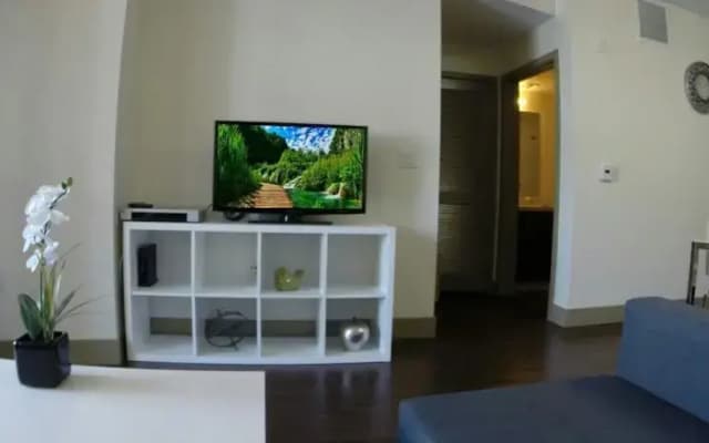 The Hollywood Suite - photo 5