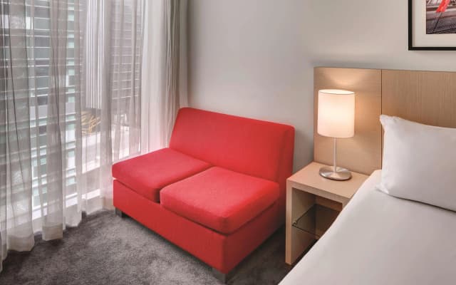 Travelodge Hotel Melbourne Docklands - photo 4