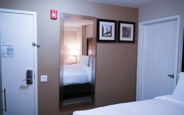 Hotel Mint JFK Airport - photo 5