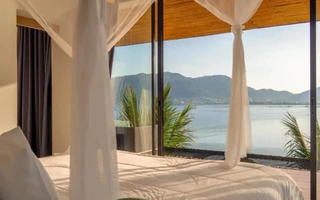 The Cozy Beach Front Hotel - photo 3