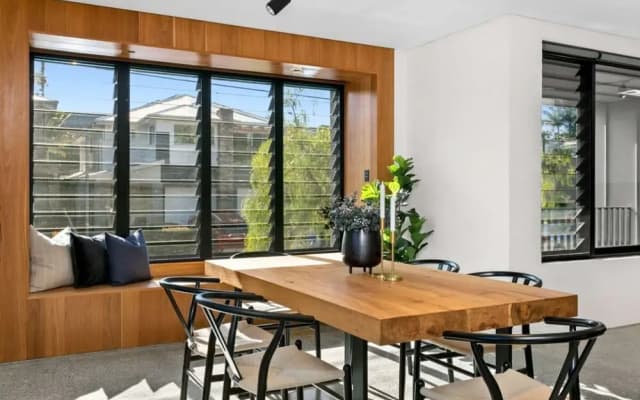 Impeccable 3-bed Home Near the Beach - photo 4