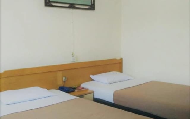 Ang's Hotel - photo 4