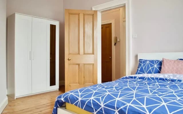 Bright And Spacious 1 Bedroom Flat - photo 3