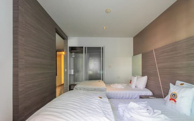 Dwija Hotel & Suite - photo 4