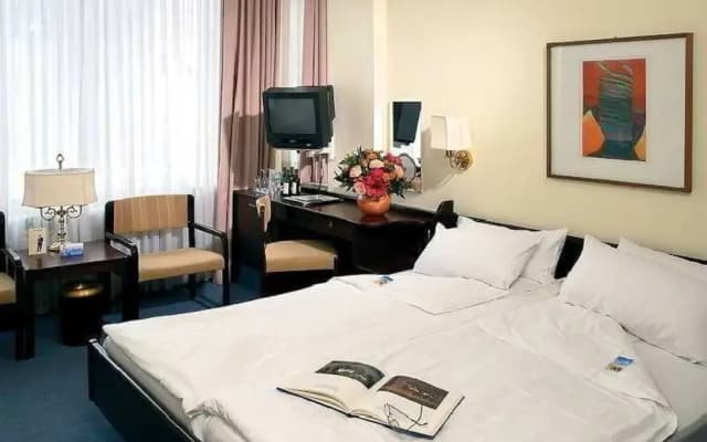 City Partner Hotel Astoria - photo 2
