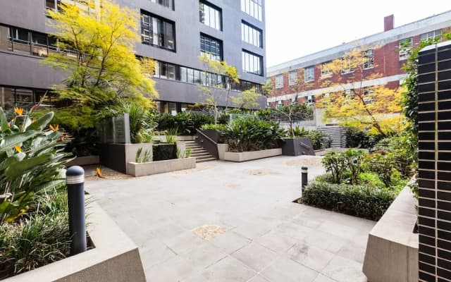 WESLEY, 2BDR Carlton Apartment - photo 2