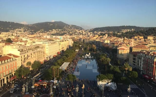 2 Bedrooms Appartement In Central Location on the famous Place Massena Nice - photo 4
