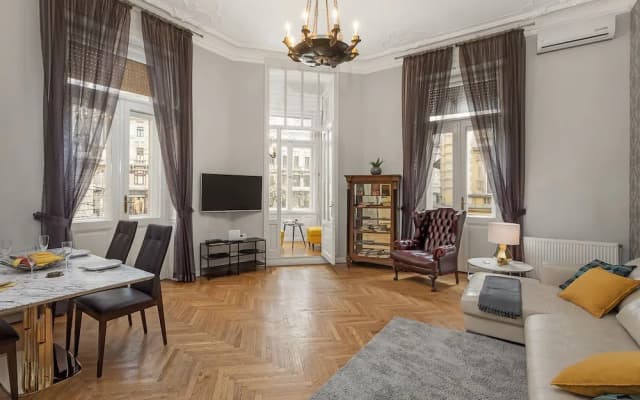 New York Palace View Apartment - photo 3