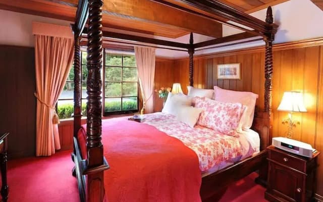 Mary Card's Coach House - photo 3