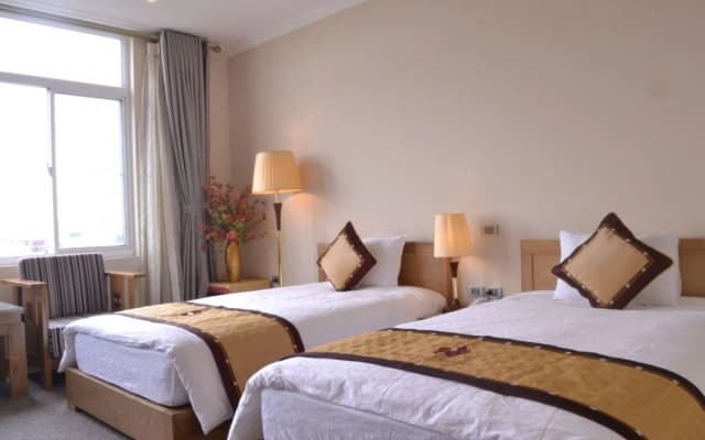 A25 Premium Hotel - 705 Lac Long Quan - photo 4