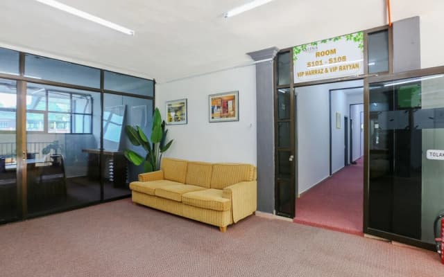 The Sarina Hotel & Cafe by OYO Rooms - photo 5