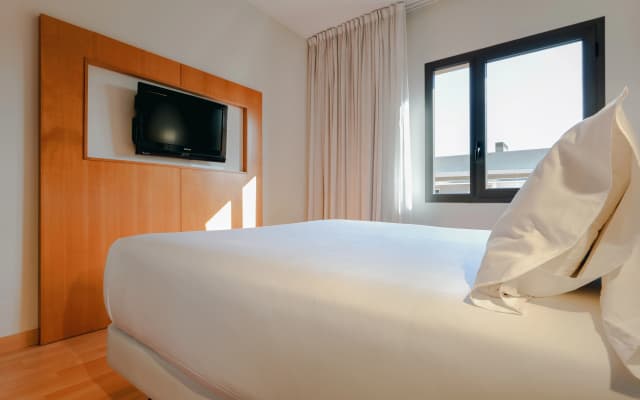 Catalonia Barcelona Beach Hotel - photo 5