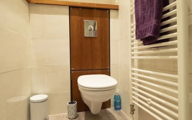 Elegant 2BR Apartment with Balcony and Parking - photo 4