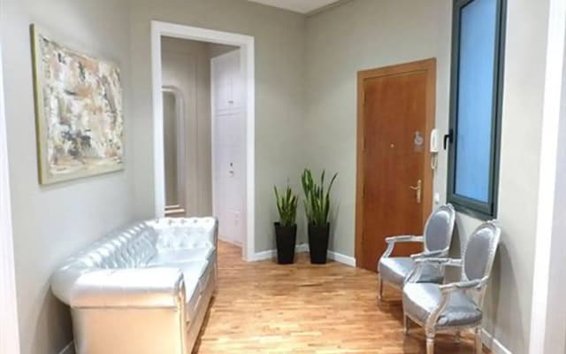 Super Balmes Guest House - photo 3