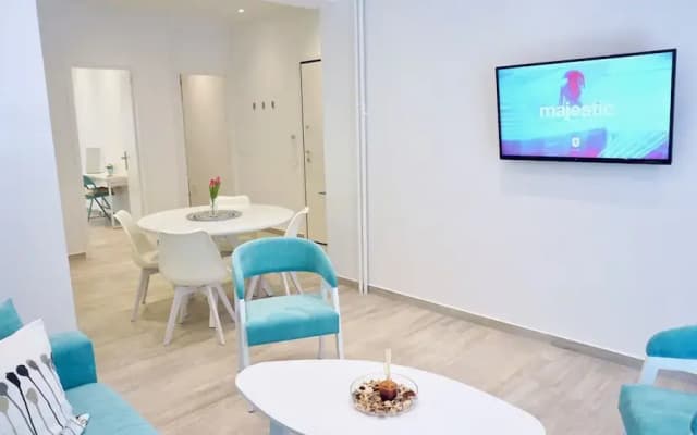 Minimal Fresh Design Apt in Athens - photo 2
