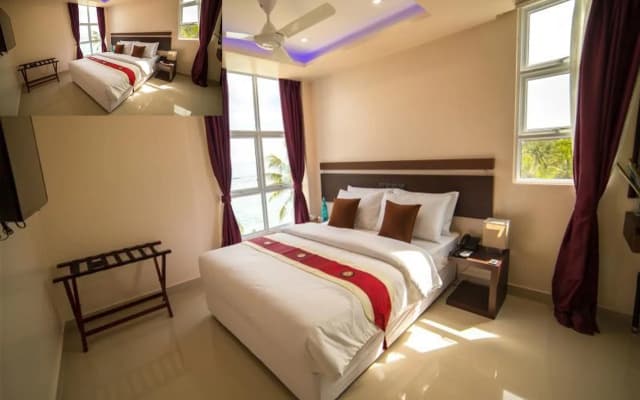 The White Harp Beach Hotel - photo 4
