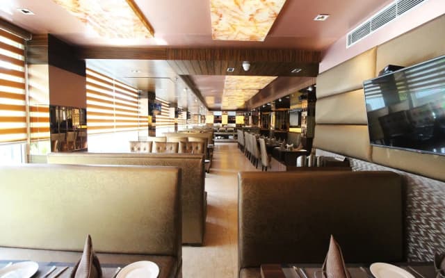 Hotel Golden Grand - photo 2