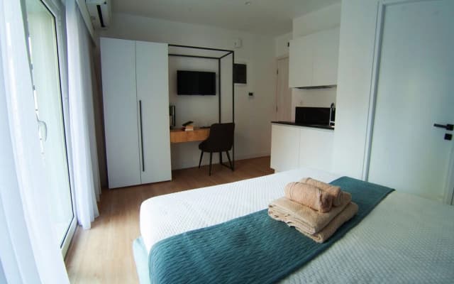 Phaedrus Living Modern Kriel Suites 003 - photo 5