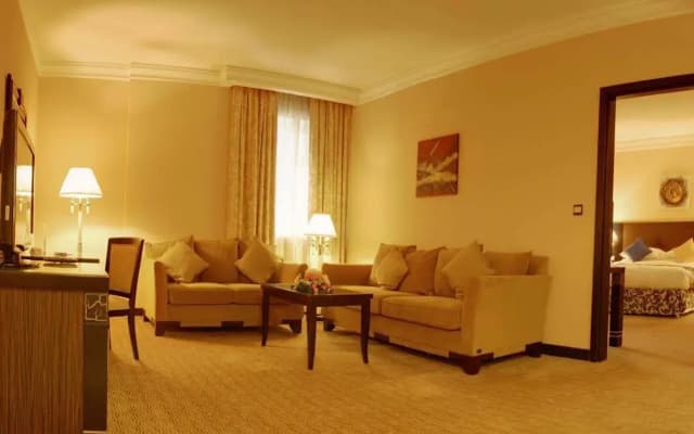 Sharjah Palace Hotel - photo 3