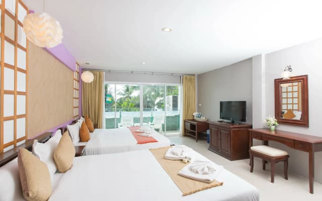 Time Out Hotel Beach Front - photo 5