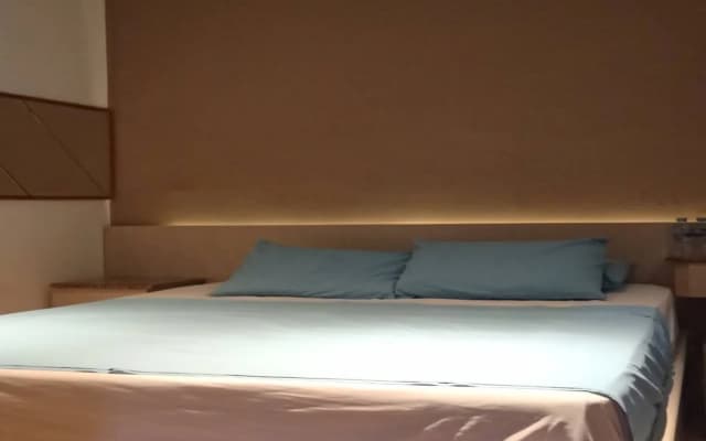Hotel Aruni Ancol - photo 3