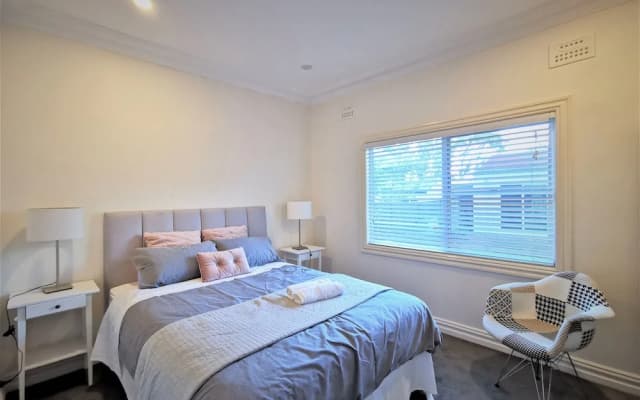 Comfy 4 Bedroms Corner House - photo 2