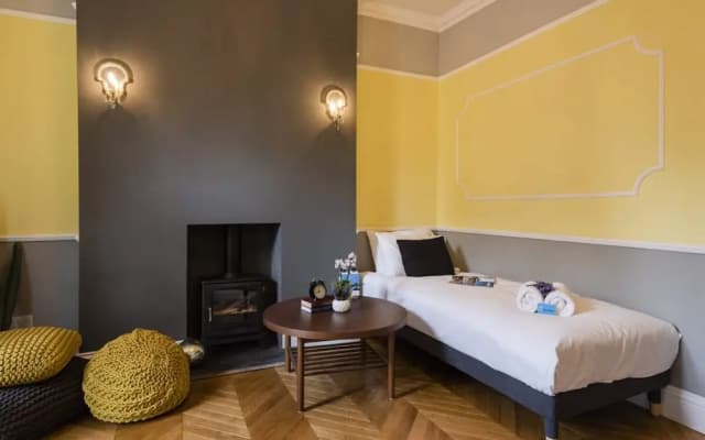 Stylish Hyde Park Gem - photo 5