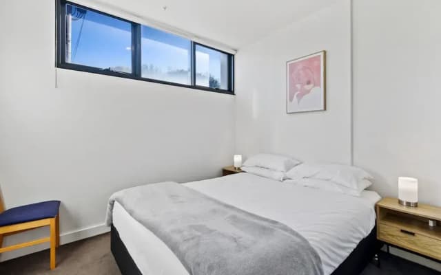 Cosy 1-bed With Private Balcony By Showgrounds - photo 2