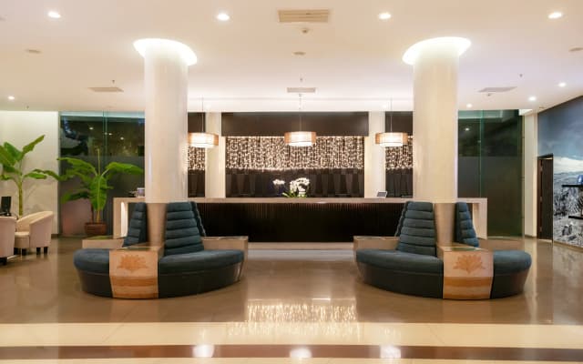 Melia Danang Beach Resort - photo 2