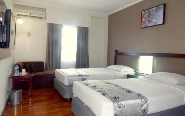 Hotel Mega Proklamasi - photo 4