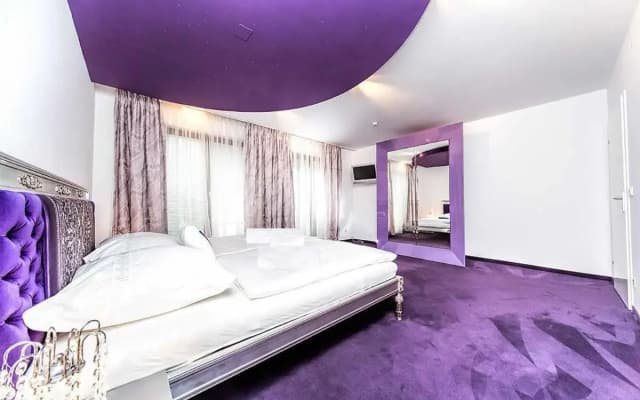 Luxury Apartment In Versace Style - photo 2